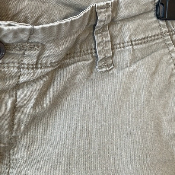 Old Navy khaki cargo shorts size 8 - Picture 4 of 7